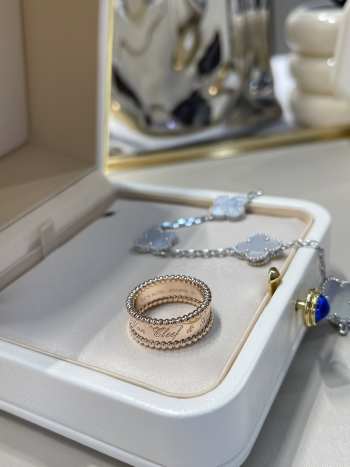 Uubags Van Cleef & Arpels 18K Yellow Gold Perlee Signature Rings