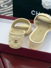 Uubags Chanel Lambskin Mules In Yellow 5cm - 4