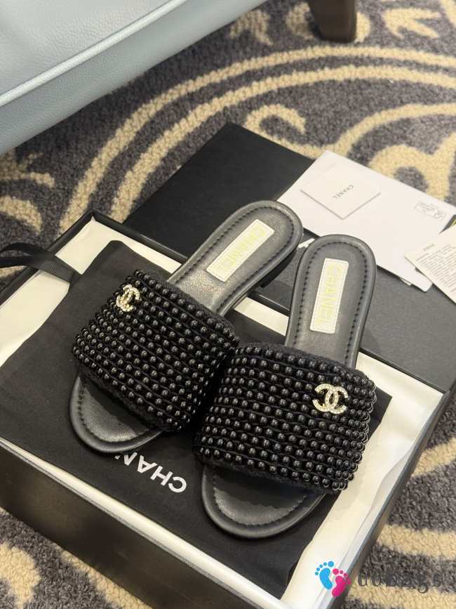 Uubags Chanel flip flop in black  - 1