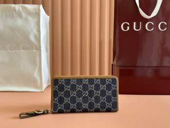 Uubags Gucci Emblem zip around wallet blue and ivory GG denim 19.5x11x3cm
