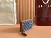 Uubags Gucci Emblem zip around wallet blue and ivory GG denim 19.5x11x3cm - 3