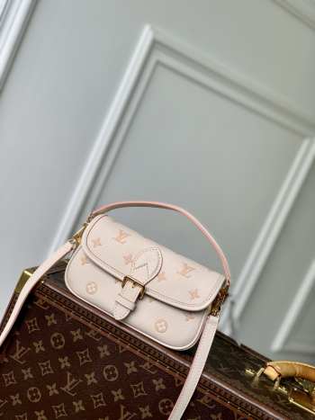 Uubags Louis Vuitton M13642 Nano Diane Bag 19x10.5x6cm
