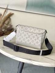Uubags Louis Vuitton M14874 Pulse Messenger Bag Sand Monogram Shadow Embossed Calfskin 26.6x17x11cm - 3