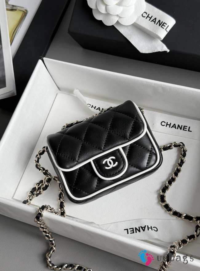 Uubags Chanel Clutch With Chain Lambskin Bag In Black & White 8.5x11.5x4cm - 1