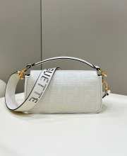 Uubags Fendi Baguette Bag In White Canvas 28x6.5x13.5cm - 4