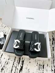 Uubags Chanel slippers in black  - 1