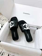 Uubags Chanel slippers in black  - 5