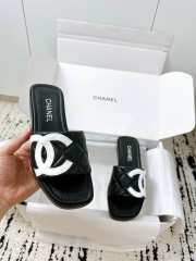 Uubags Chanel slippers in black  - 3