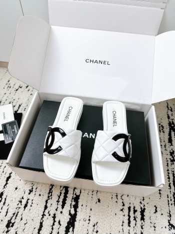 Uubags Chanel slippers in white