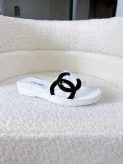 Uubags Chanel slippers in white - 5