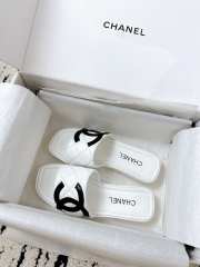 Uubags Chanel slippers in white - 4