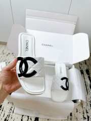 Uubags Chanel slippers in white - 2