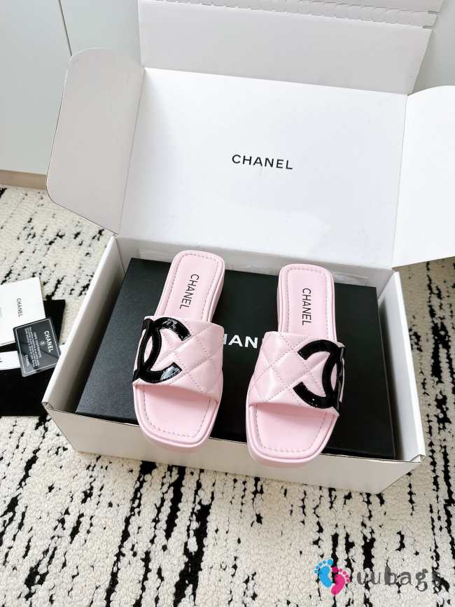 Uubags Chanel slippers in pink - 1