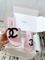 Uubags Chanel slippers in pink - 2