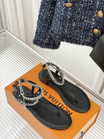 Uubags Louis Vuitton flip flop in black