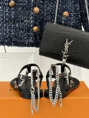Uubags Louis Vuitton flip flop in black - 4