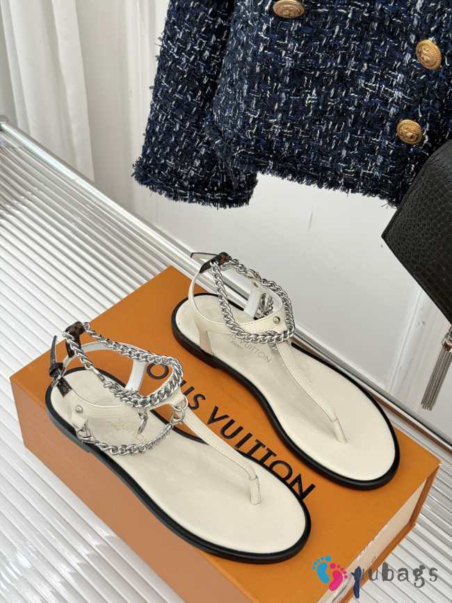 Uubags Louis Vuitton flip flop in white - 1
