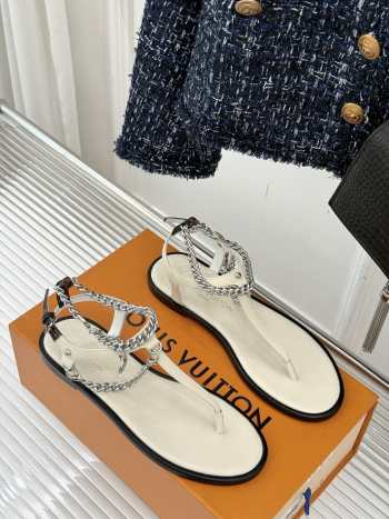 Uubags Louis Vuitton flip flop in white