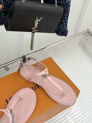 Uubags Louis Vuitton flip flop in pink - 5