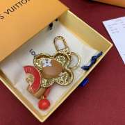 Uubags Louis Vuitton M02428 Vivienne Bag Charm Red and gold  - 3