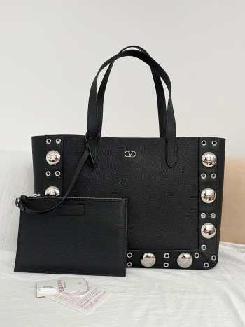 Uubags Valentino Garavani Nellcôte shopping bag in black 40x30x13cm