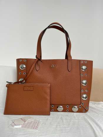 Uubags Valentino Garavani Nellcôte shopping bag in brown 40x30x13cm