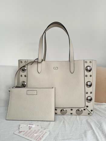 Uubags Valentino Garavani Nellcôte shopping bag in white 40x30x13cm