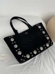 Uubags Valentino Garavani Nellcôte Small embellished suede shopping bag in black 40x30x13cm - 4