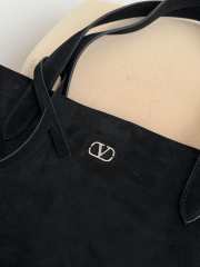 Uubags Valentino Garavani Nellcôte Small embellished suede shopping bag in black 40x30x13cm - 2