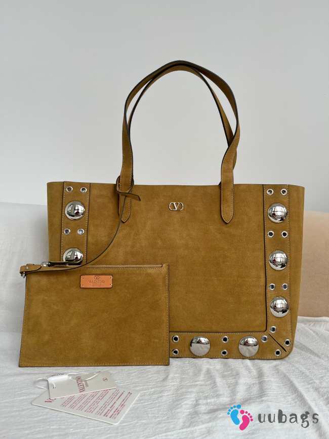 Uubags Valentino Garavani Nellcôte Small embellished suede shopping bag in light brown 40x30x13cm - 1