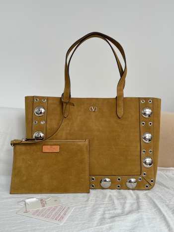 Uubags Valentino Garavani Nellcôte Small embellished suede shopping bag in light brown 40x30x13cm