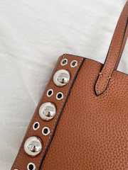 Uubags Valentino Small Garavani Nellcôte shopping bag brown 21x16x5cm - 5