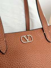 Uubags Valentino Small Garavani Nellcôte shopping bag brown 21x16x5cm - 2