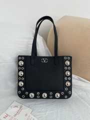 Uubags Valentino Small Garavani Nellcôte shopping bag black 21x16x5cm - 1