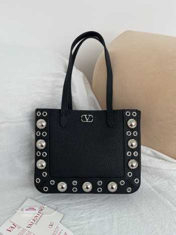 Uubags Valentino Small Garavani Nellcôte shopping bag black 21x16x5cm