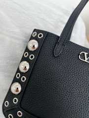 Uubags Valentino Small Garavani Nellcôte shopping bag black 21x16x5cm - 4