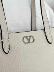 Uubags Valentino Small Garavani Nellcôte shopping bag white 21x16x5cm - 3