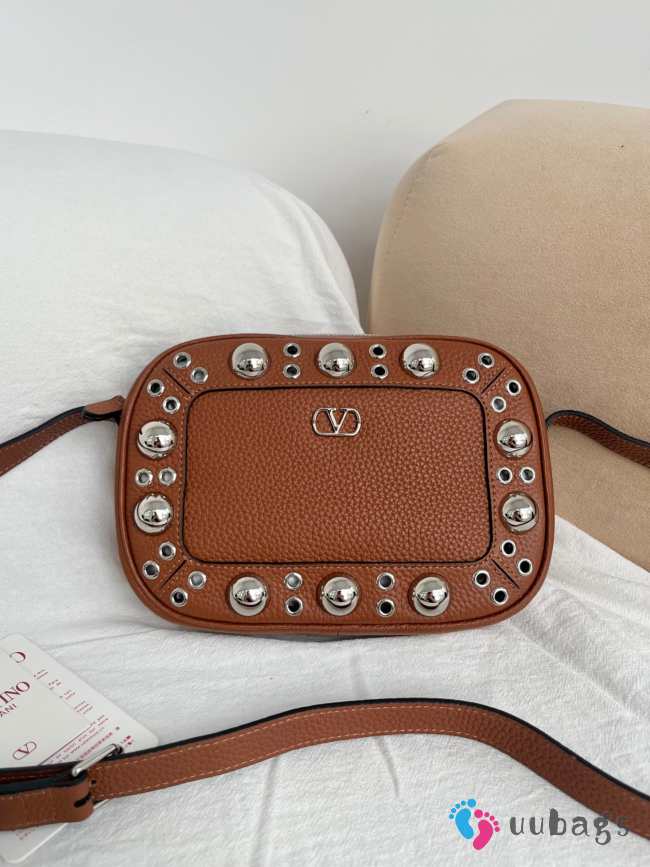 Uubags Valentino Garavani Nellcôte Shoulder Bag In Brown Grainy Calfskin 23x16x6cm - 1