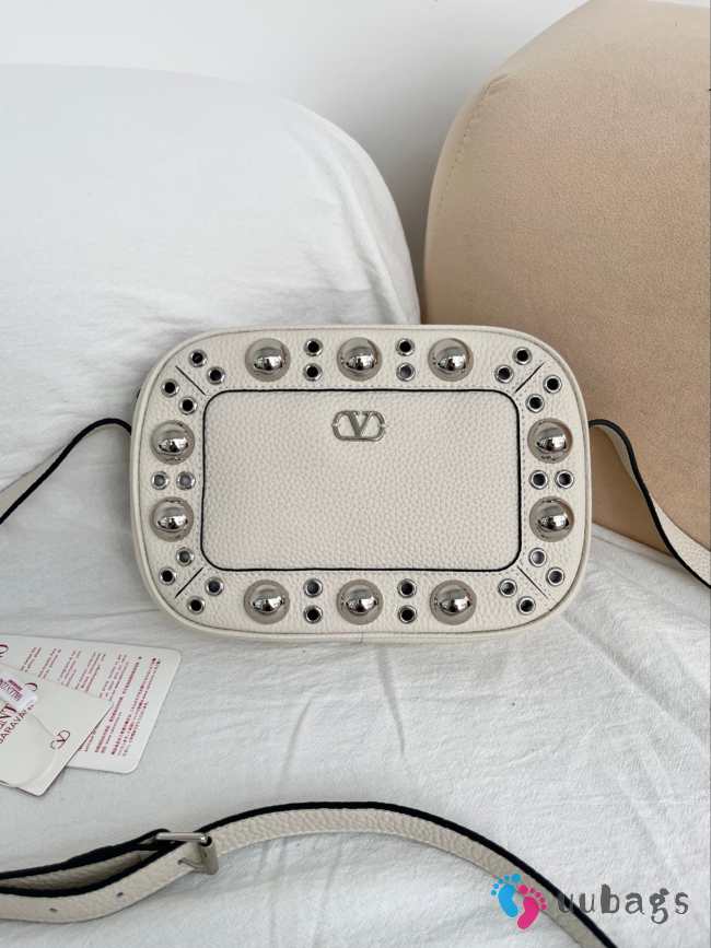 Uubags Valentino Garavani Nellcôte Shoulder Bag In White Grainy Calfskin 23x16x6cm - 1