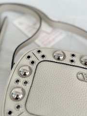 Uubags Valentino Garavani Nellcôte Shoulder Bag In White Grainy Calfskin 23x16x6cm - 6