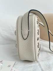 Uubags Valentino Garavani Nellcôte Shoulder Bag In White Grainy Calfskin 23x16x6cm - 5