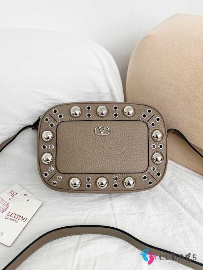 Uubags Valentino Garavani Nellcôte Shoulder Bag In Grey Grainy Calfskin 23x16x6cm - 1
