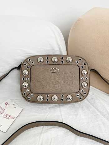 Uubags Valentino Garavani Nellcôte Shoulder Bag In Grey Grainy Calfskin 23x16x6cm