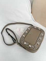 Uubags Valentino Garavani Nellcôte Shoulder Bag In Grey Grainy Calfskin 23x16x6cm - 3