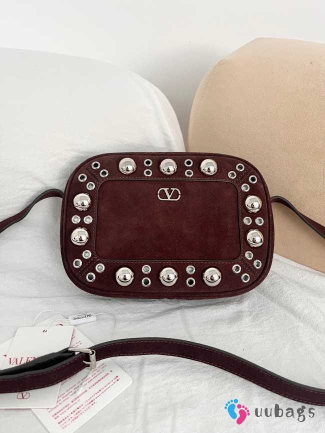 Uubags Valentino Garavani Nellcôte Shoulder Bag In Dark Chocolate Suede 23x16x6cm - 1