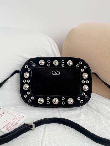 Uubags Valentino Garavani Nellcôte Shoulder Bag In Black Suede 23x16x6cm