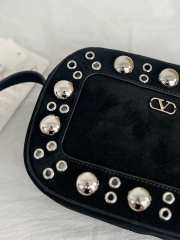 Uubags Valentino Garavani Nellcôte Shoulder Bag In Black Suede 23x16x6cm - 5