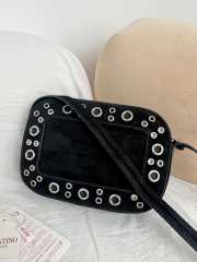 Uubags Valentino Garavani Nellcôte Shoulder Bag In Black Suede 23x16x6cm - 4