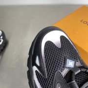 Uubags Louis Vuitton Men's Runner Tatic Sneakers 06 - 2
