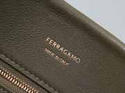 Uubags Ferragamo tote bag in olive green 38x26x17cm - 3